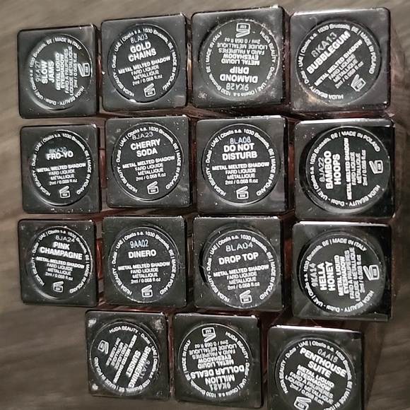 Huda Beauty Matte & Metal Collection - Picture 3 of 3